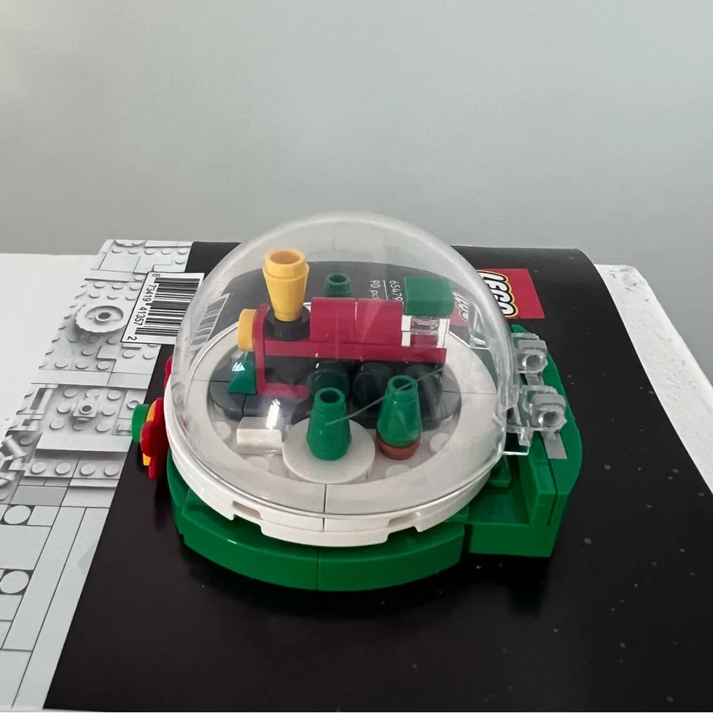 LEGO Limited Edition Christmas Holiday Train Snow Globe/Lego 6547924,90 PCs, NEW